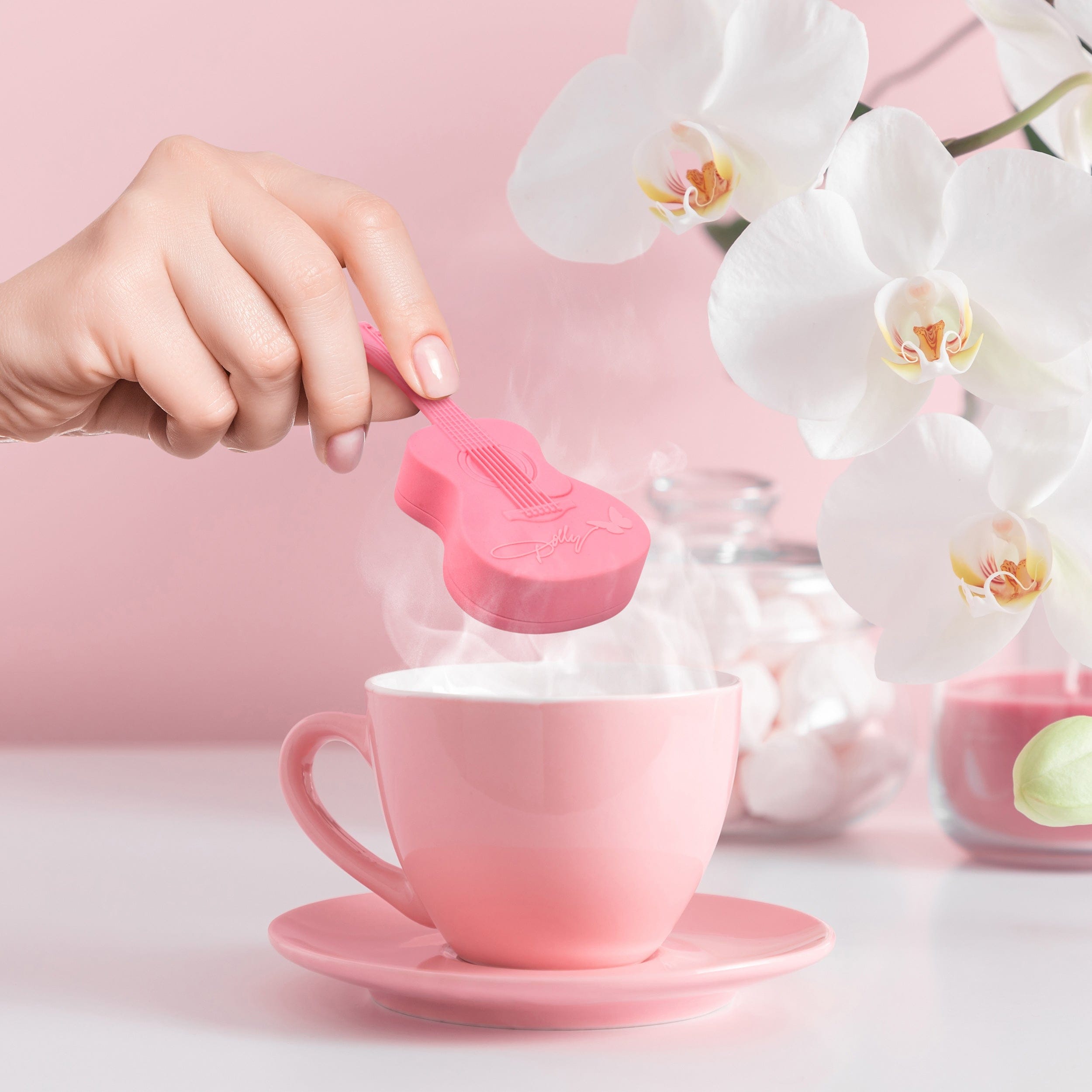 Dolly Parton - PINK GUITAR TEA INFUSER